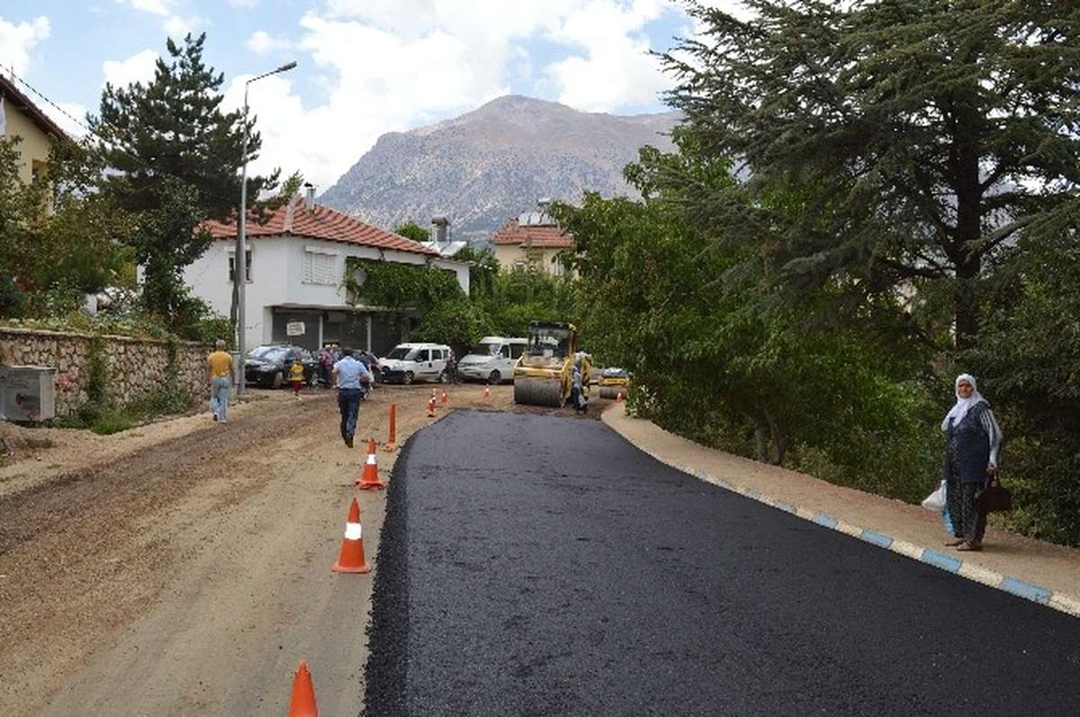 Büyükşehirden Gömbe\'ye Sıcak Asfalt