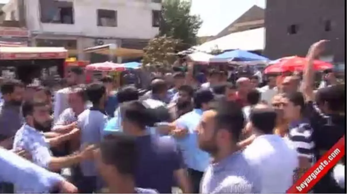 Diyarbakır\'da Cuma Namazında Provokasyon