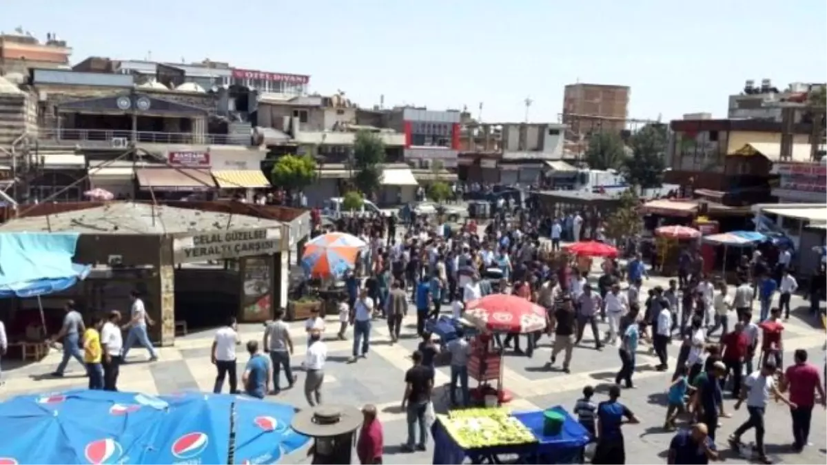 Diyarbakır\'da İmama Tepki Gösteren Provokatörü Linçten Polis Kurtardı