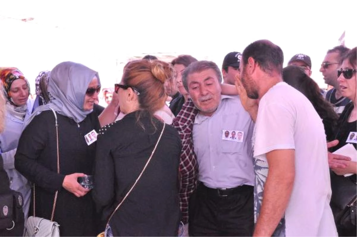 Elazığ\'da Bombalı Saldırıda Şehit Olan 3 Polisin Cenazeleri Törenle Uğurlandı