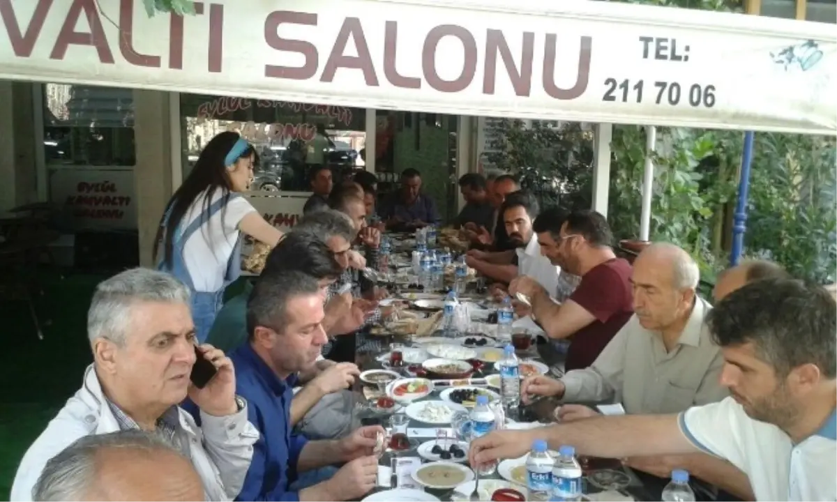 Hakkari\'nin İl Kalması Sevinci