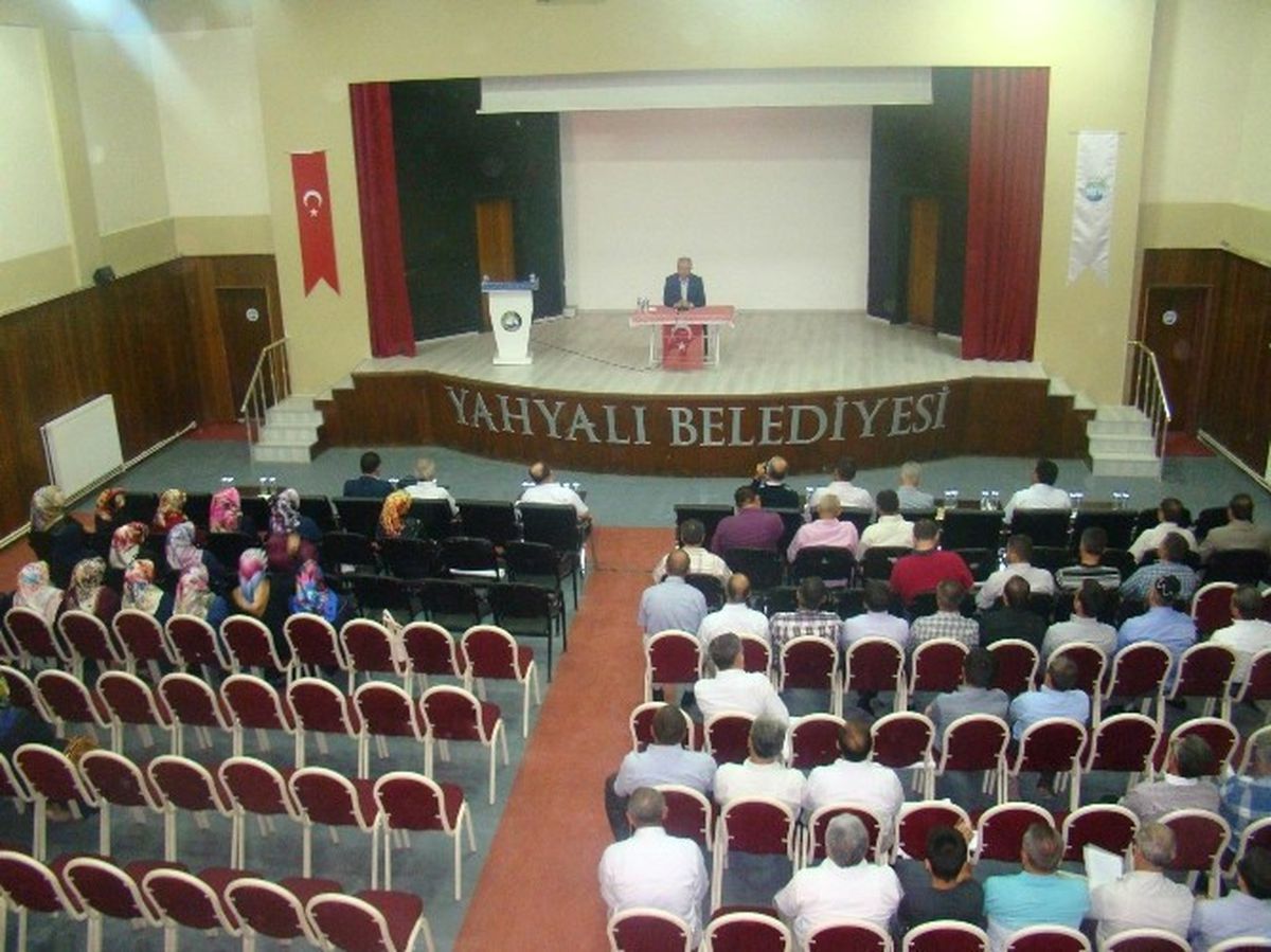 İl Müftüsü Doç. Dr. Şahin Güven Yahyalı İlçe Müftülüğü Personel Toplantısına Katıldı