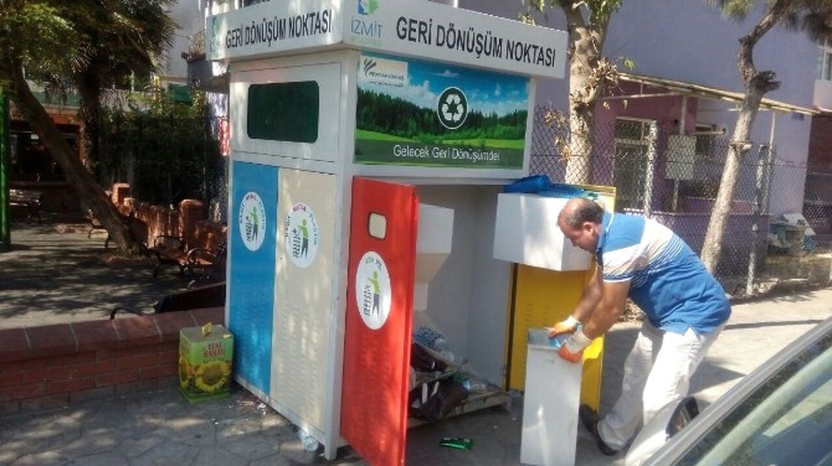 İzmit\'te Geri Dönüşüm ve Atık Toplama Çalışmaları Devam Ediyor