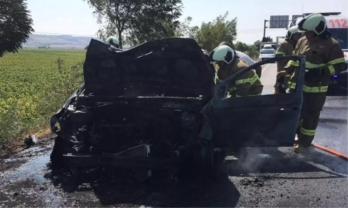 Küle Dönen Otomobilden Sağ Kurtuldu