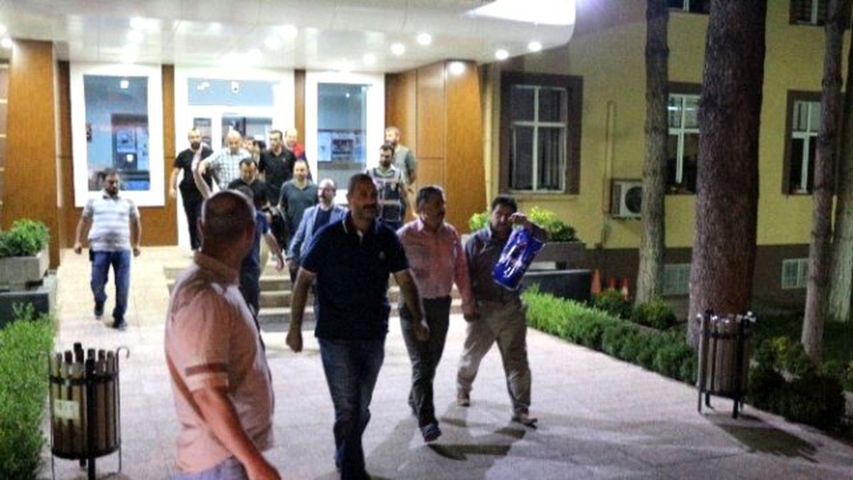 Niğde\'de 16 Öğretmen ve 1 Müftülük Personeli Tutuklandı