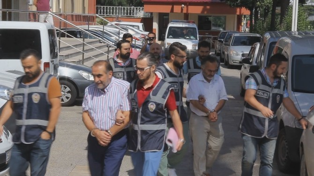 Rize\'de Fetö\'ya Finans Sağladıkları Gerekçesi ile Gözaltına Alınan 3 İşadamı Adliyeye Sevk Edildi