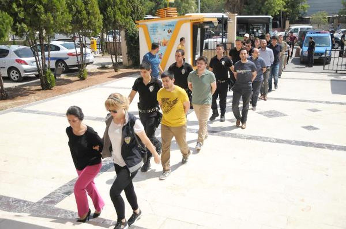 Şanlıurfa\'da 35 Polis Tutuklandı