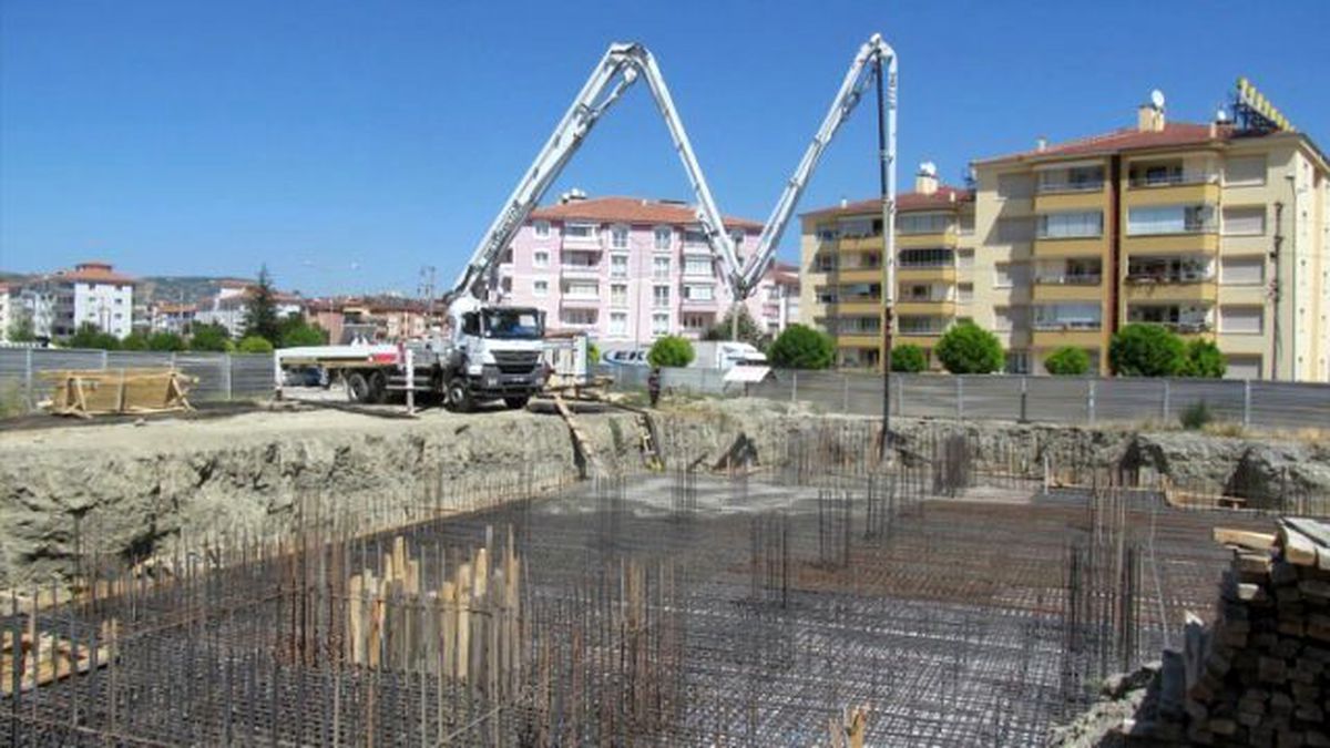 Turhal\'da Yapılacak Caminin Temeli Atıldı