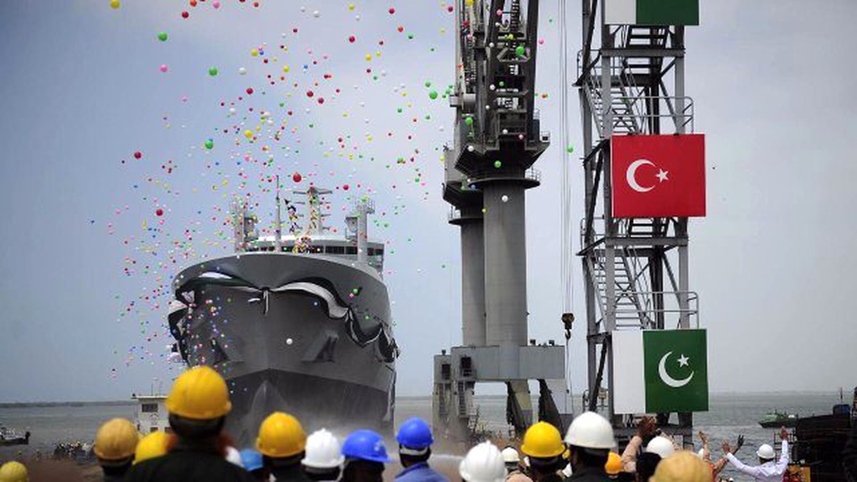 Türkiye en büyük askeri gemi ihracatını Pakistan\'a gerçekleştirdi