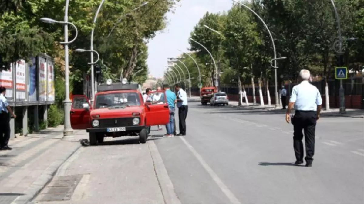 2.ordu Karargahı Önünde Hareketli Dakikalar