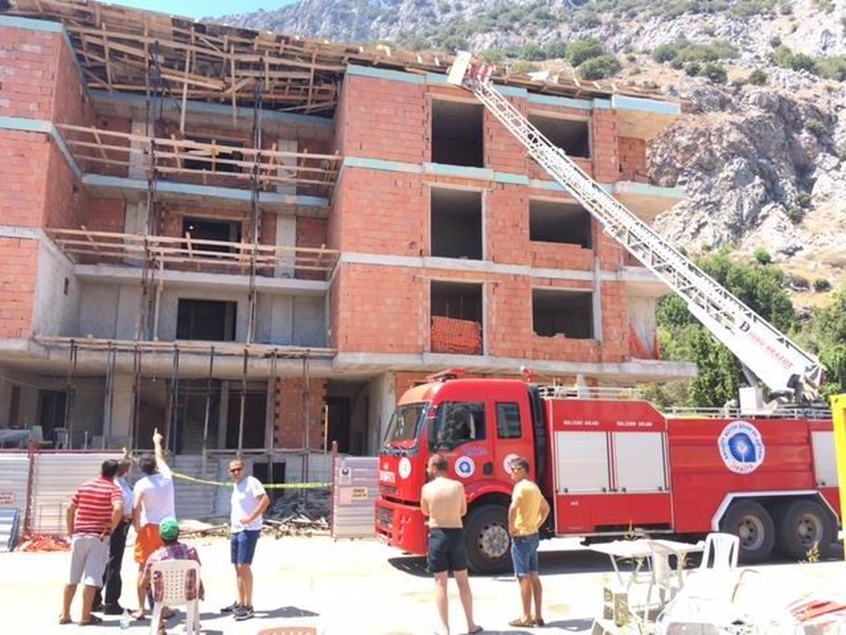 Antalya\'da İnşaatta Göçük: 3 Yaralı (1)
