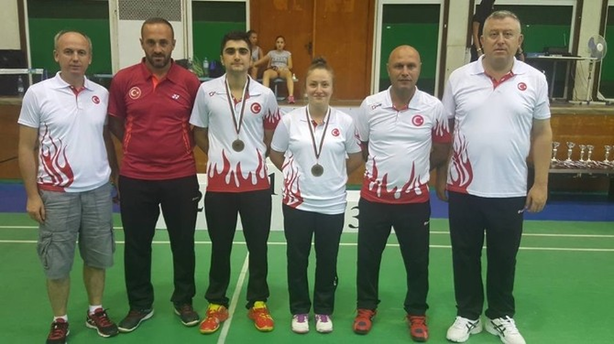 Badmintoncular Madalyayla Döndüler