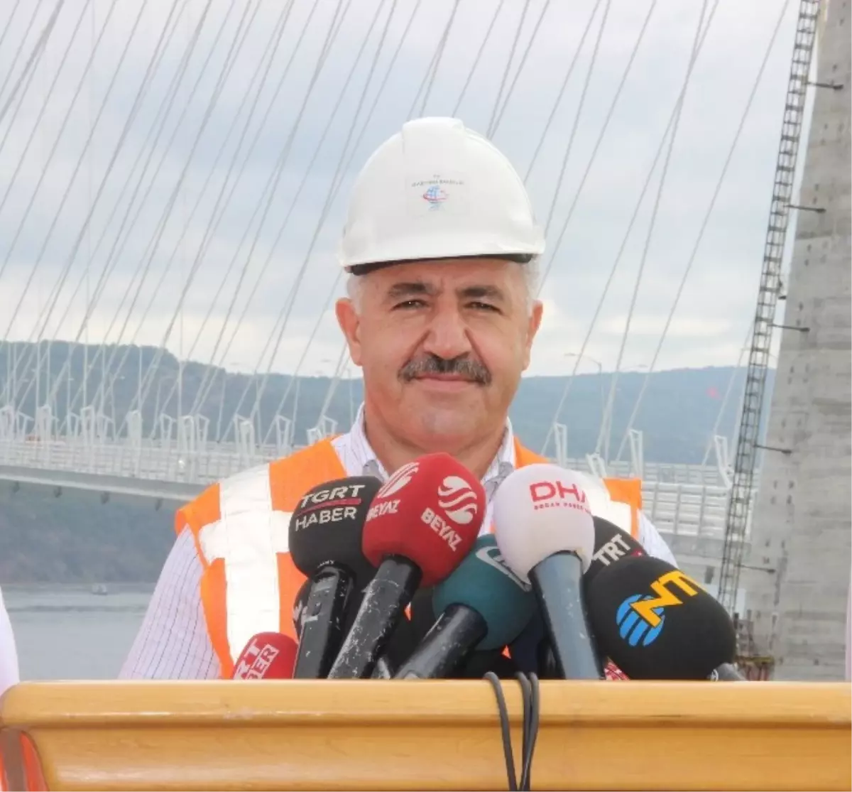 Bakan Arslan: "Ağır Vasıtalar 26 Ağustos\'tan İtibaren 3. Köprüyü Kullanacak"