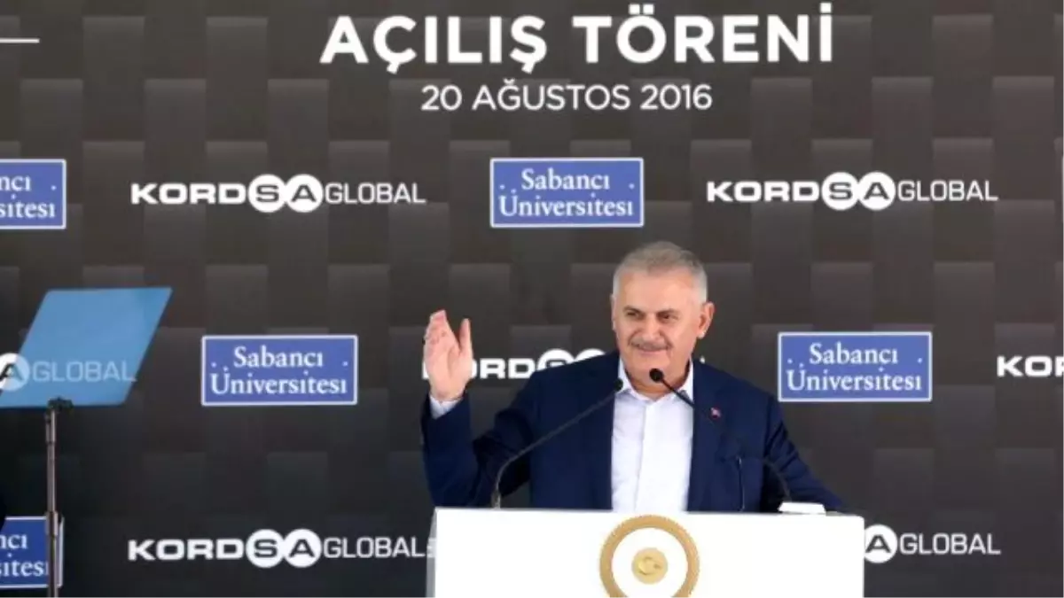 Başbakan Yıldırım\'ın Anlattığı Anekdot Protokolü Kahkahaya Boğdu