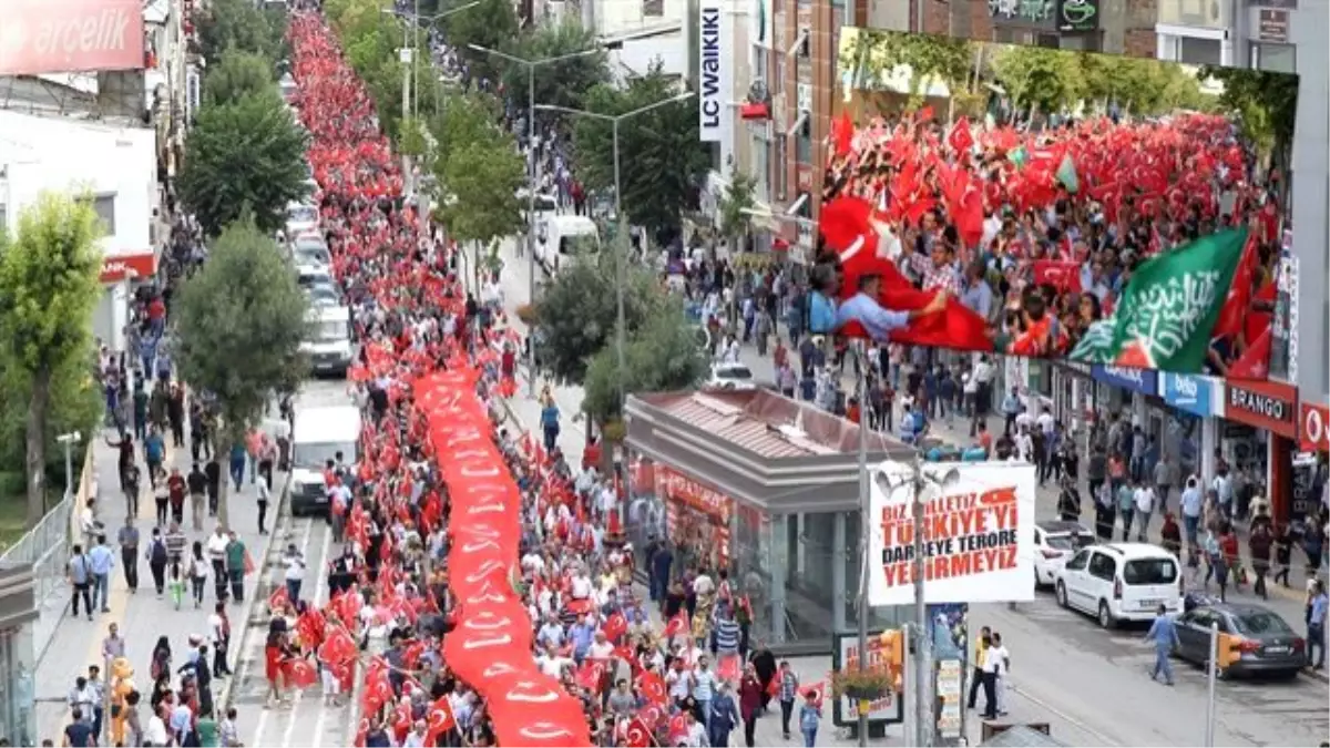 Bitlis\'teki Stk\'lar Ülke Genelinde Yaşanan Bombalı Saldırılara Tepki Gösterdiler