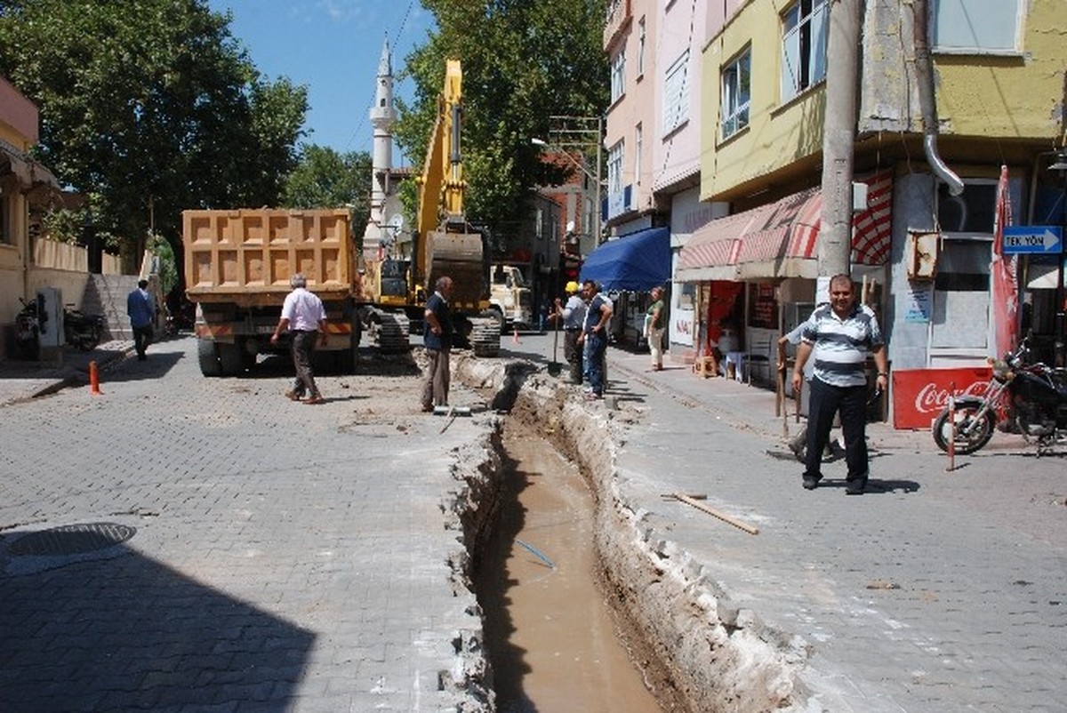 Elektrik Hatlarının Yeraltına Alınma Çalışması Sürüyor