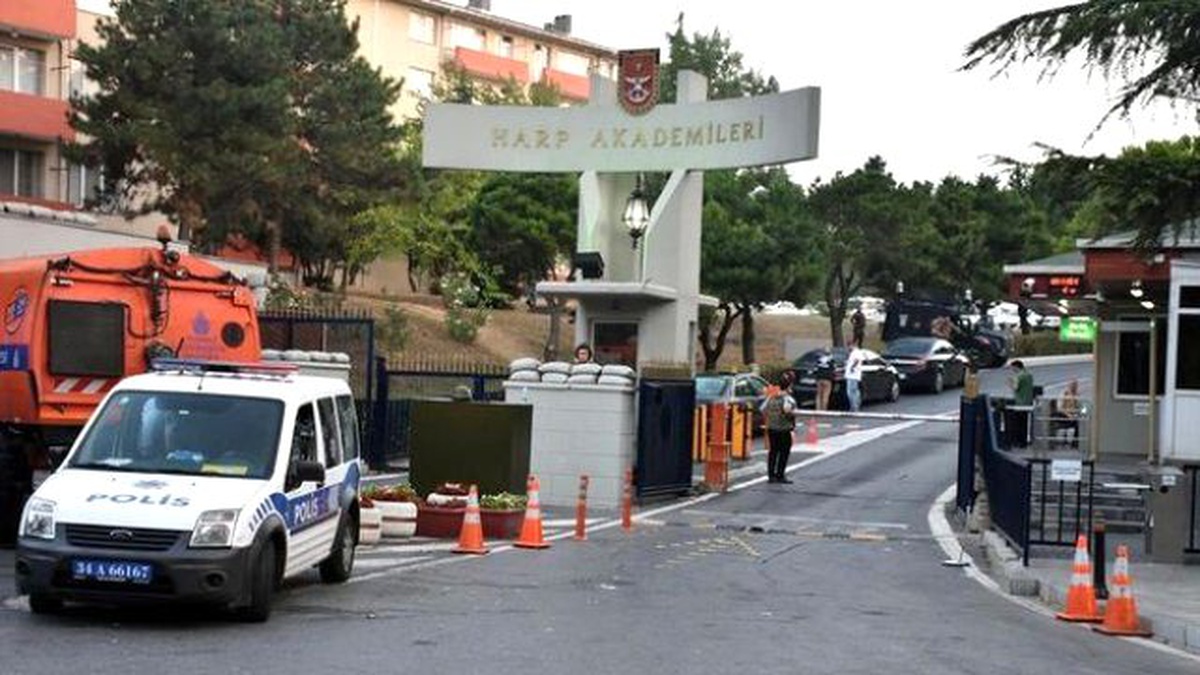 Harp Akademileri\'nde Görevli 40 Rütbeli Asker Tutuklandı