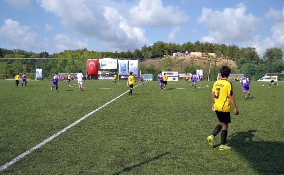 Şehit Ömer Halisdemir\'in Adına Futbol Turnuvası Düzenlendi