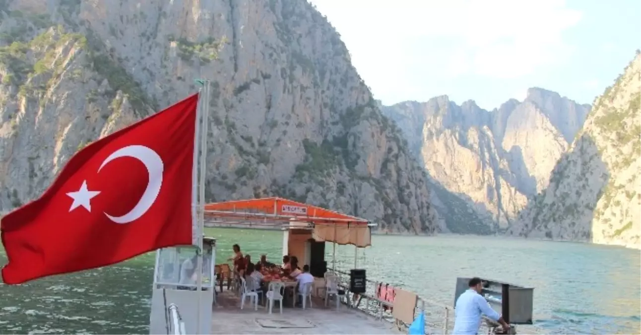 Vezirköprü\'de Şahinkaya Kanyonu\'na Turist Akını