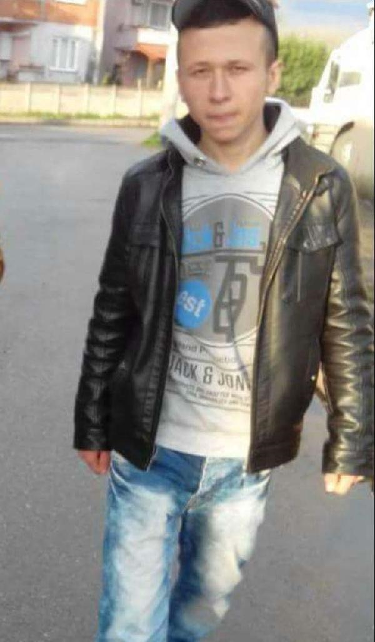 19 Yaşındaki Genç Bahçede Ölü Bulundu