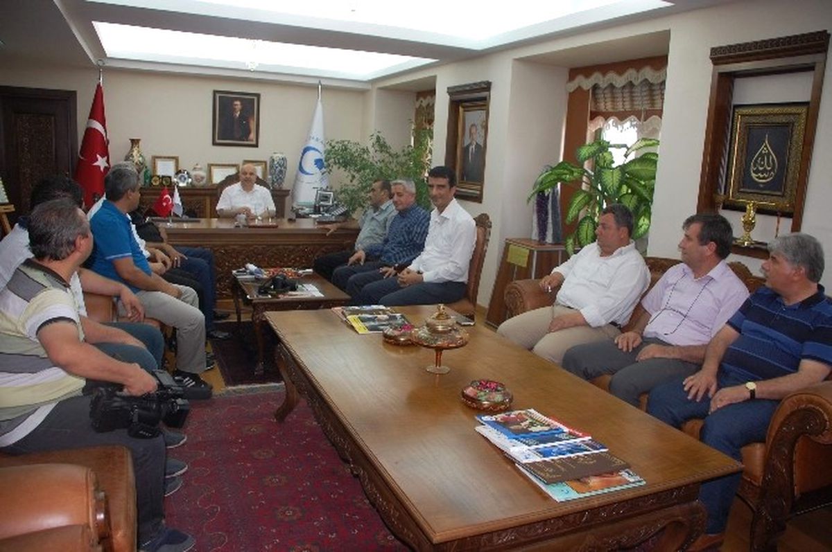 Agc\'den Rektör Gönüllü\'ye Ziyaret