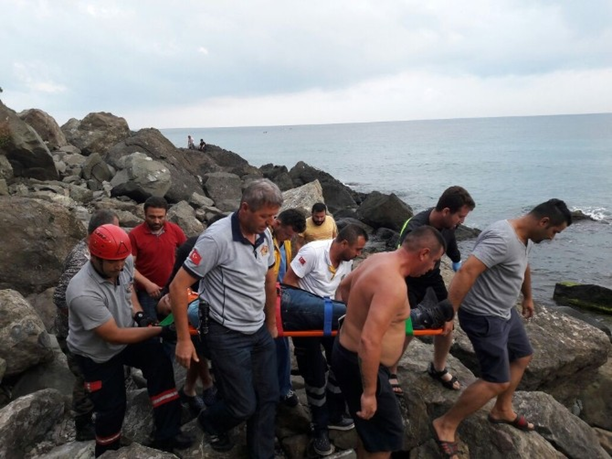 Balık Tutarken Kayalıkların Arasına Düştü
