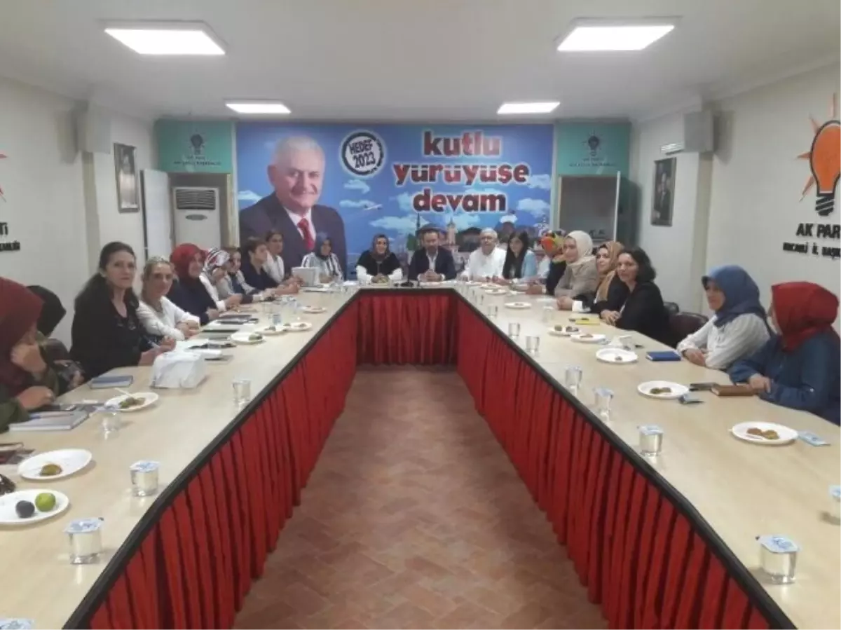 Başkan Doğan, AK Parti Kadın Kollarını Ziyaret Etti