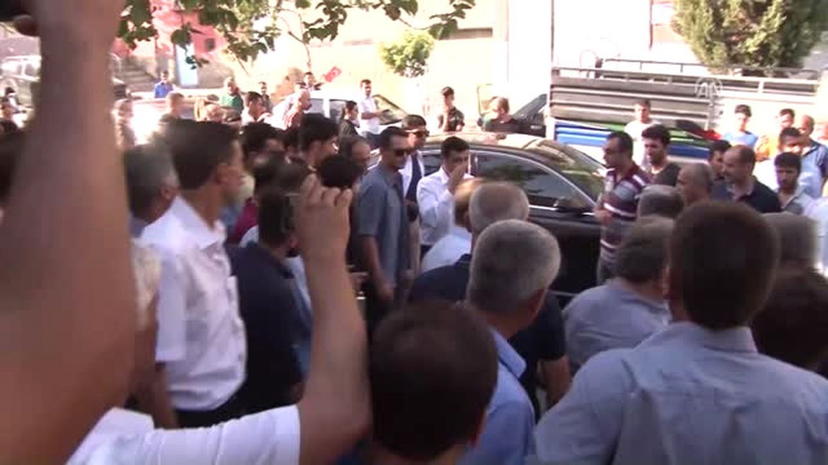 Demirtaş: "Diyalogla Konuşarak Bu Sorunları Çözelim"
