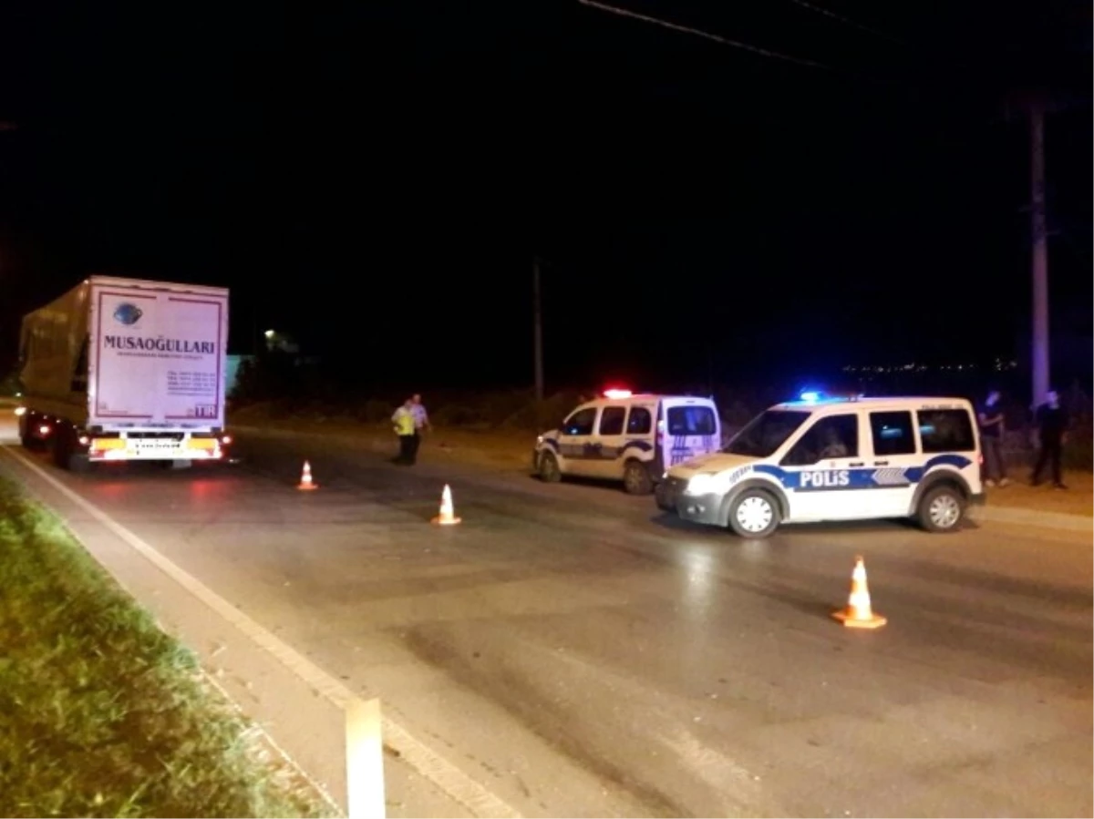 Erbaa\'da Otomobil ile Motosiklet Çarpıştı: 3 Yaralı