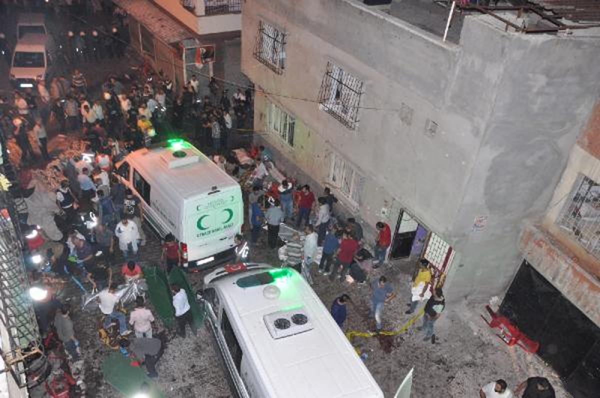 Gaziantep\'te Sokakta Yapılan Kına Gecesine \'Canlı Bomba\' Saldırısı: 20 Ölü, 50\'den Fazla Yaralı