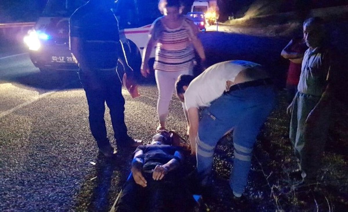 Sepetli Motosiklet Devrildi: 3 Yaralı