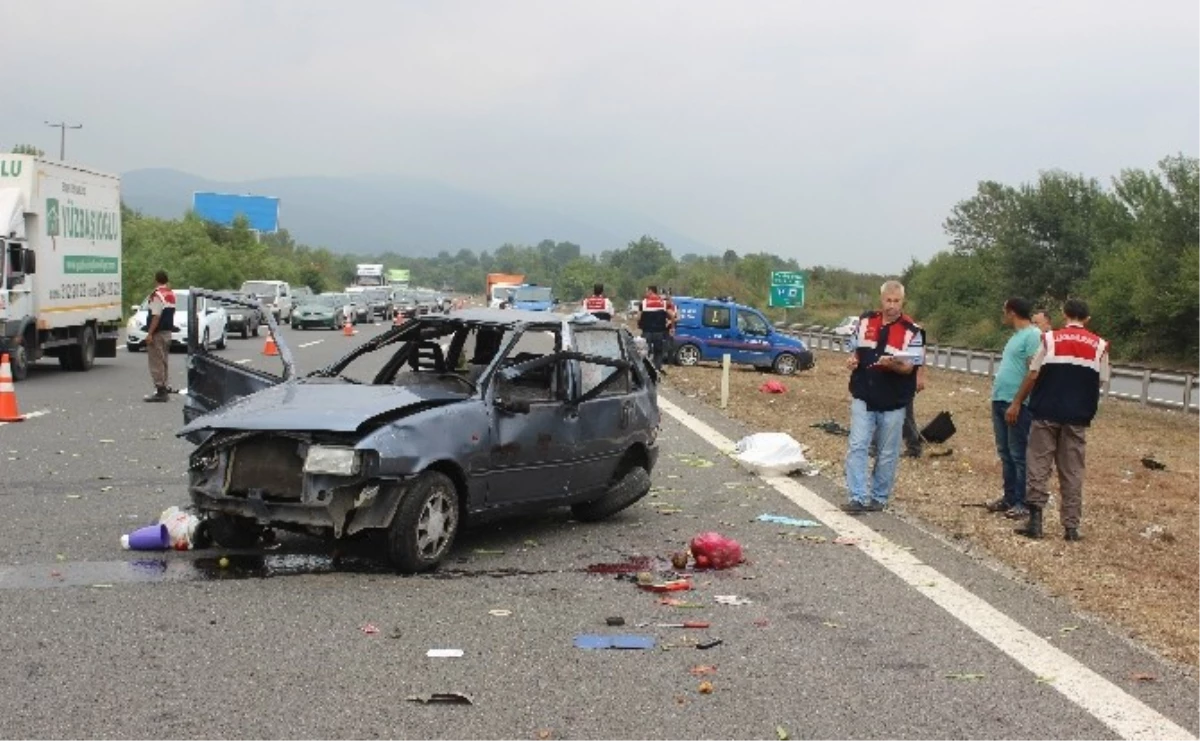 Tem Otoyolu\'nda İki Ayrı Kazada 1 Kişi Öldü, 3 Kişi Yaralandı
