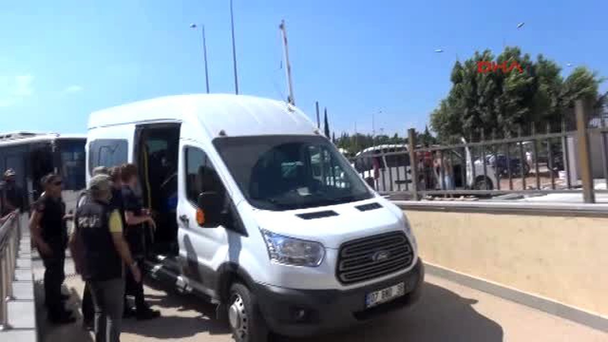 Antalya\'da 5 Polis Gözaltında (4)