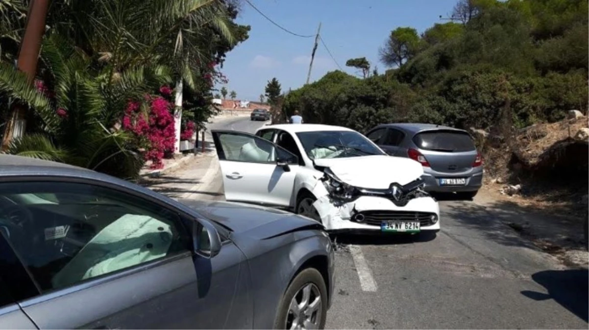 Çeşme\'de Trafik Kazası: 2 Yaralı