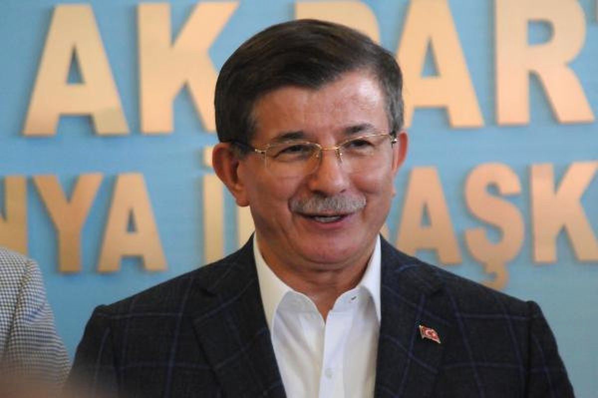 Davutoğlu: Türkiye Darbe Teşebbüslerine, Terör Örgütlerine Teslim Olmayacaktır