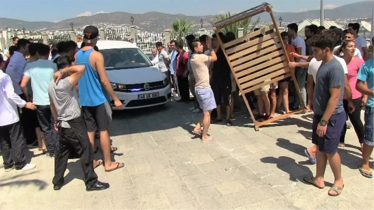 Bodrum\'da Eylem Yapan Personel Lüks Oteli İşgal Etti