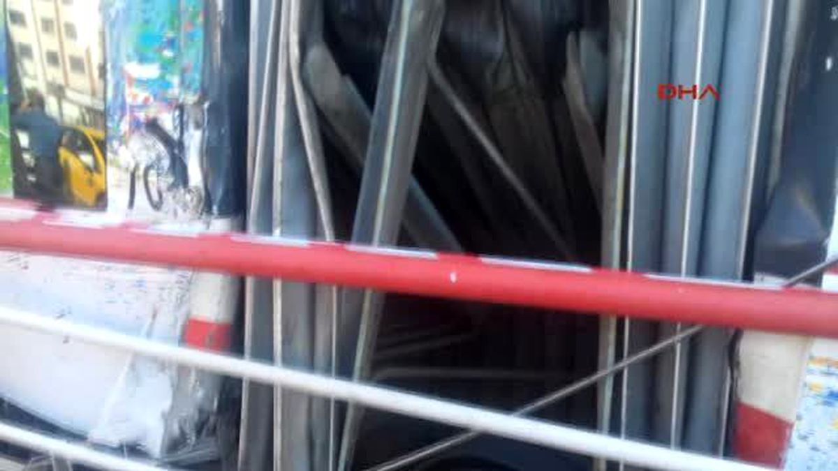 Güngören\'de Tramvay Raydan Çıktı