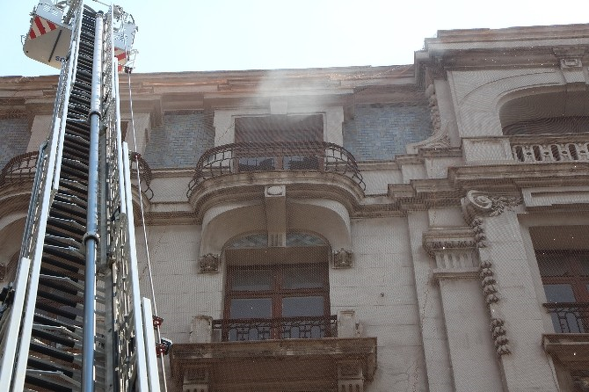 Karaköy\'de Restore Edilen Binada Yangın