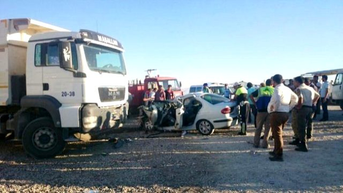 Malatya\'da Kamyonla Otomobil Çarpıştı: 3 Yaralı