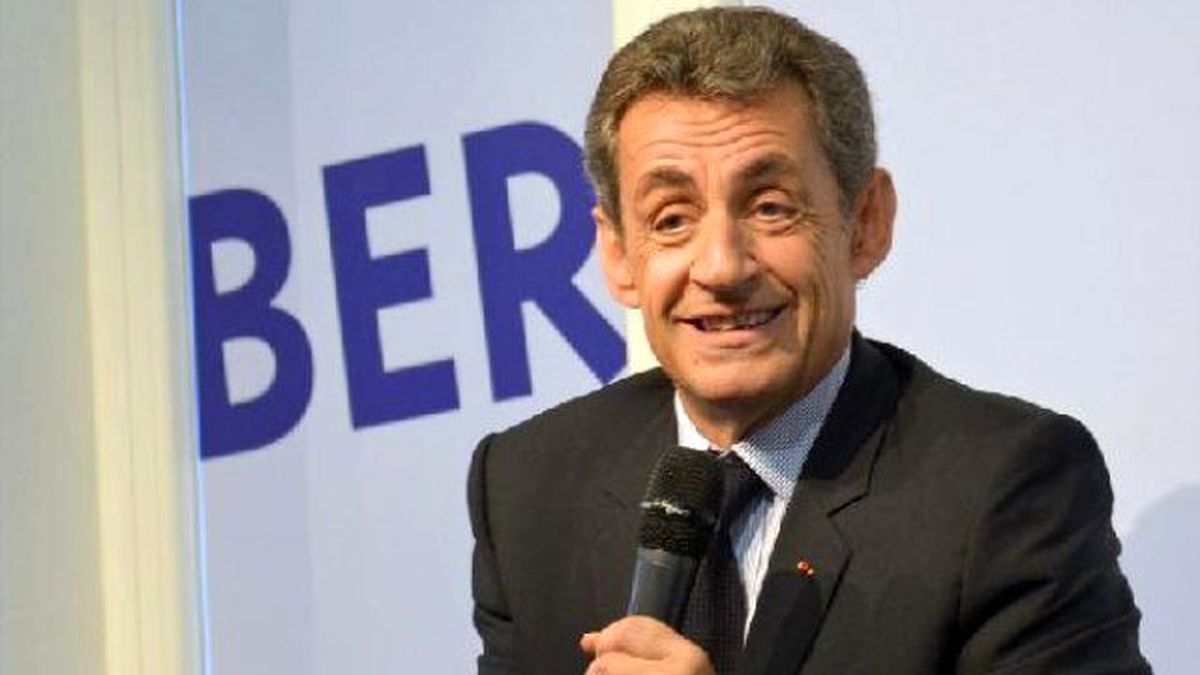 Sarkozy Cumhurbaşkanlığına Adaylığını Açıkladı