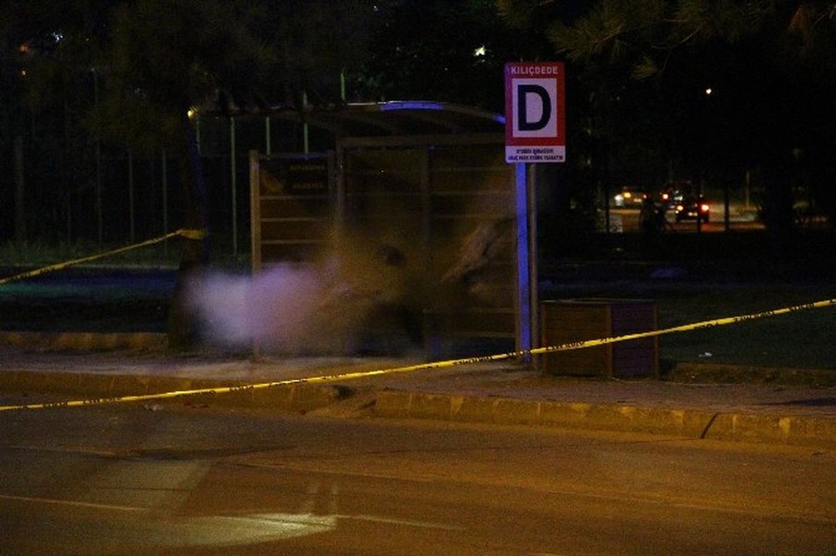 Otobüs Durağındaki Şüpheli Çanta Korkuttu