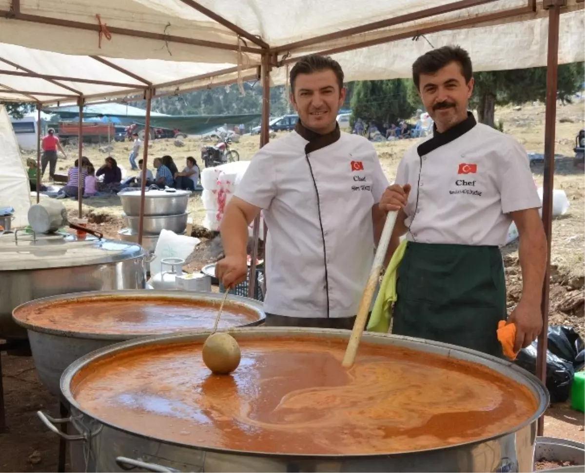 Tarhana Şenliğinde 1 Ton Tarhana Çorbası Dağıtıldı