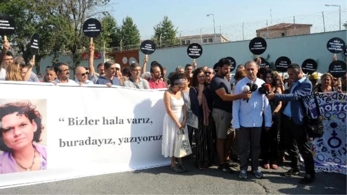 Tutuklu Yazar Aslı Erdoğan İçin \'Özgürlük Nöbeti\'