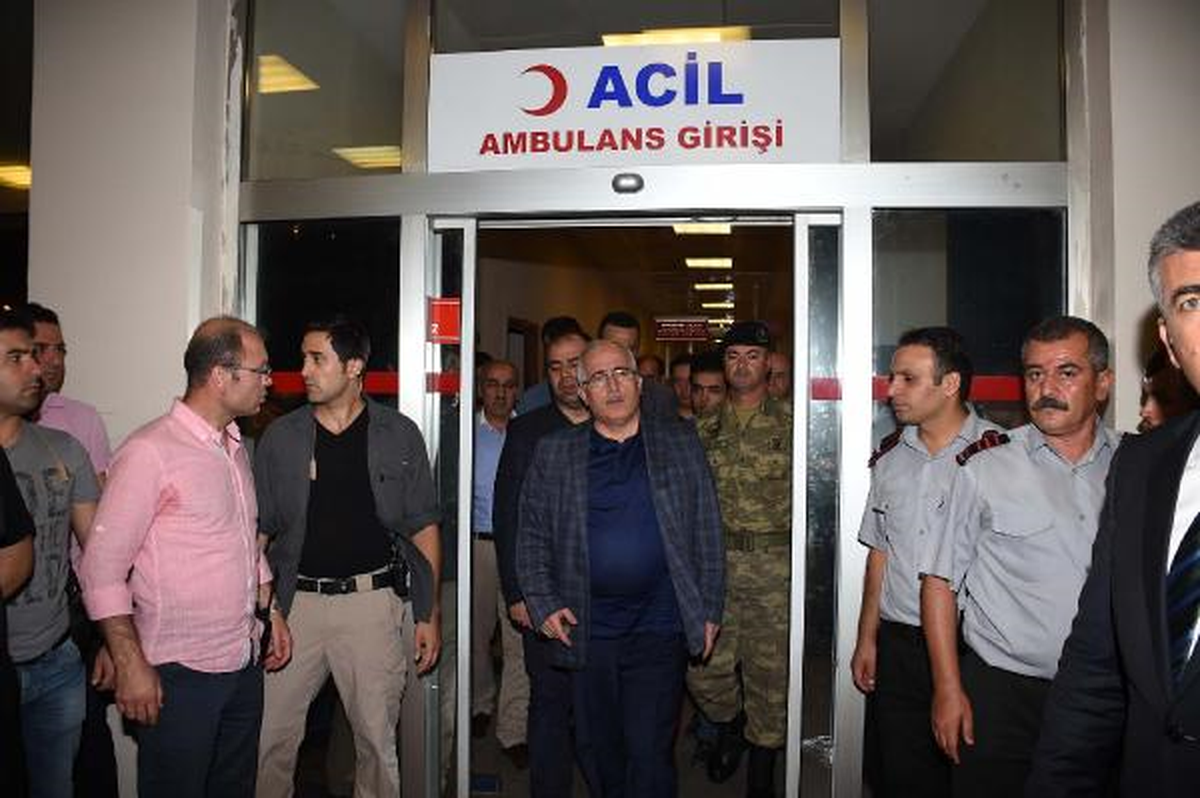 Viranşehir\'de Polise Bombalı Saldırı: 1 Şehit, 3 Yaralı (3)