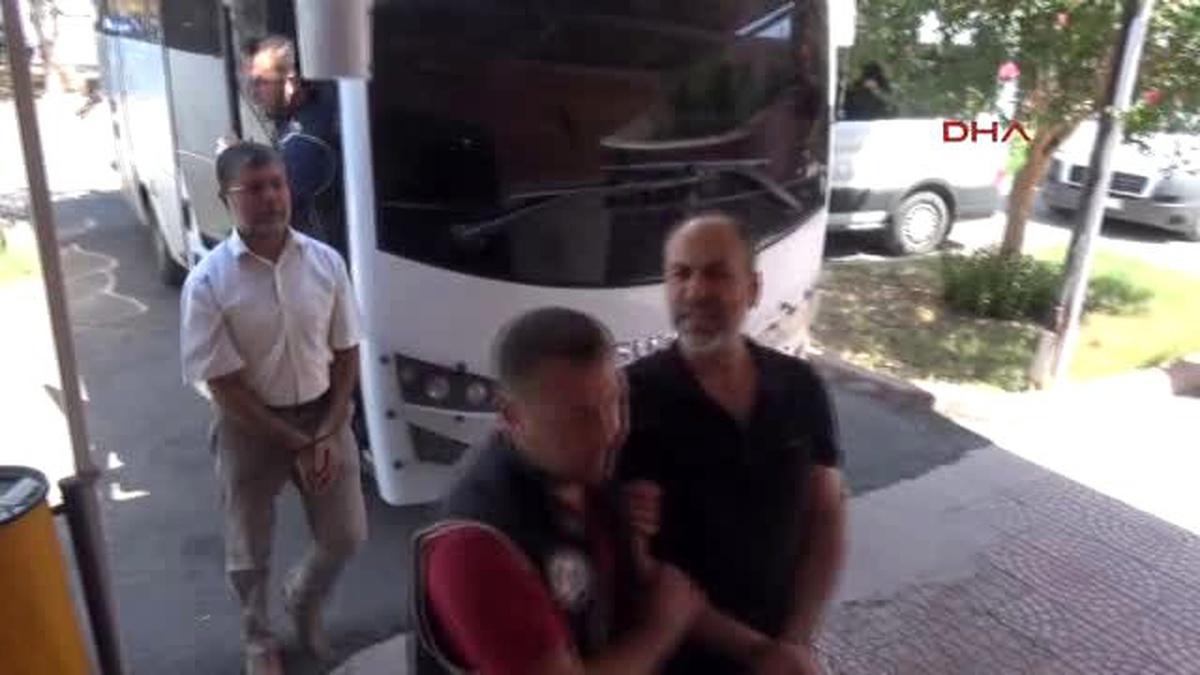 Adana\'da 10\'u Müdür 59 Polis Adliyeye Sevk Edildi