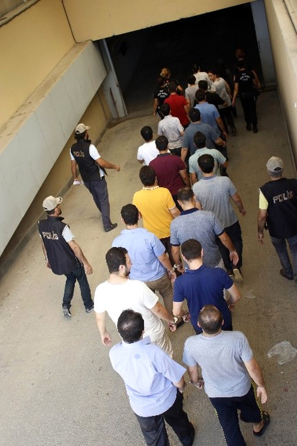 Antalya\'da Adliye Personeli 6 Kişi Tutuklandı