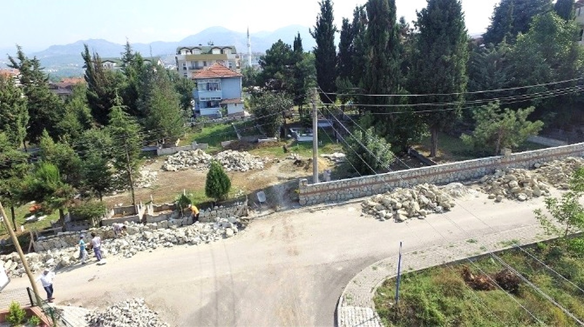Barbaros Mezarlığına Çevre Düzenlemesi Yapılıyor