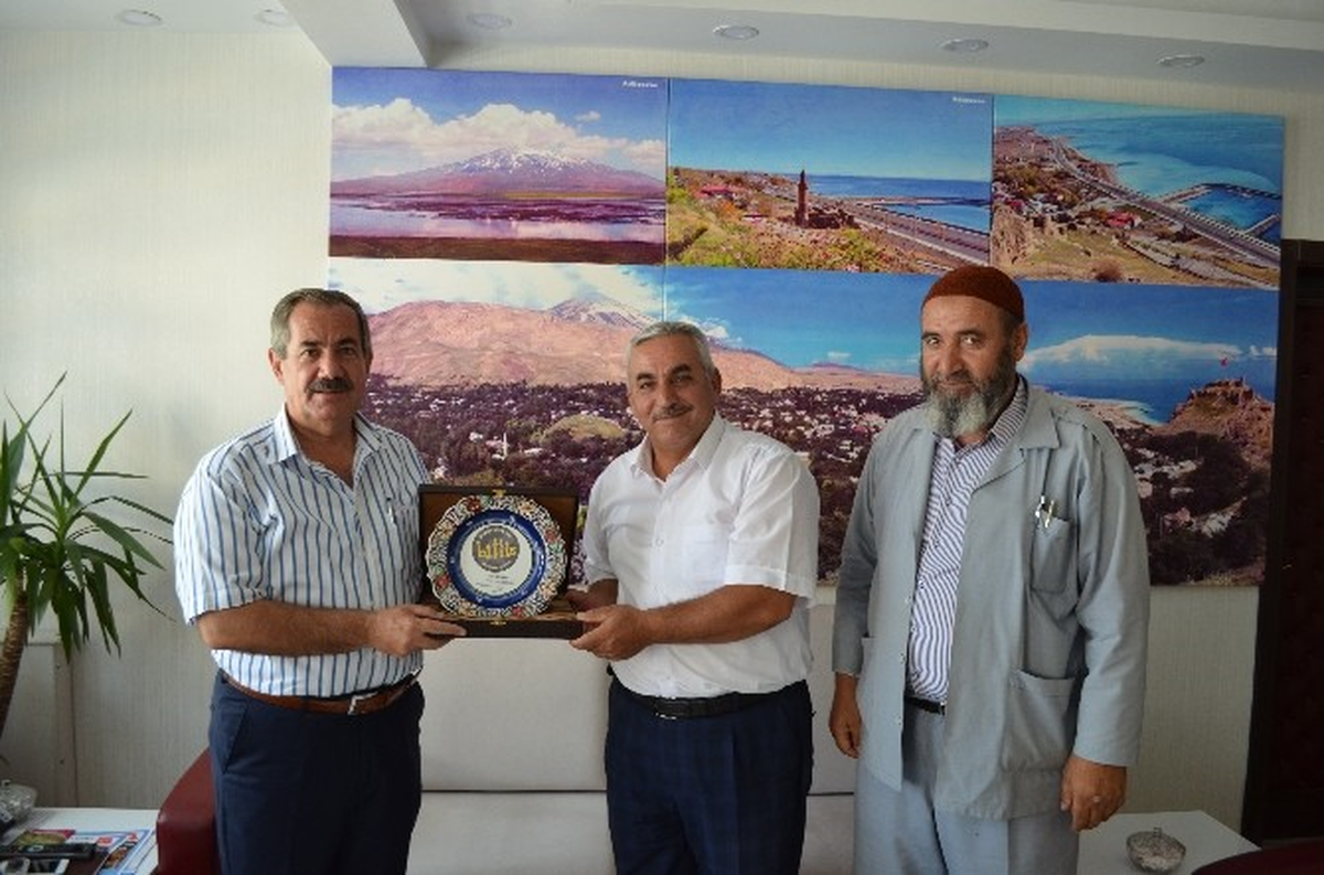 Başkan Necati Gürsoy\'a Teşekkür Plaketi