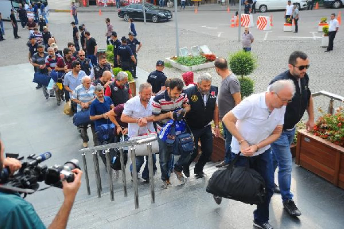 Bursa\'da Fetö/pdy Operasyonunda Gözaltına Alınan 50 Polis ve 5 \'Emniyet İmamı\' Adliyeye Sevk Edildi