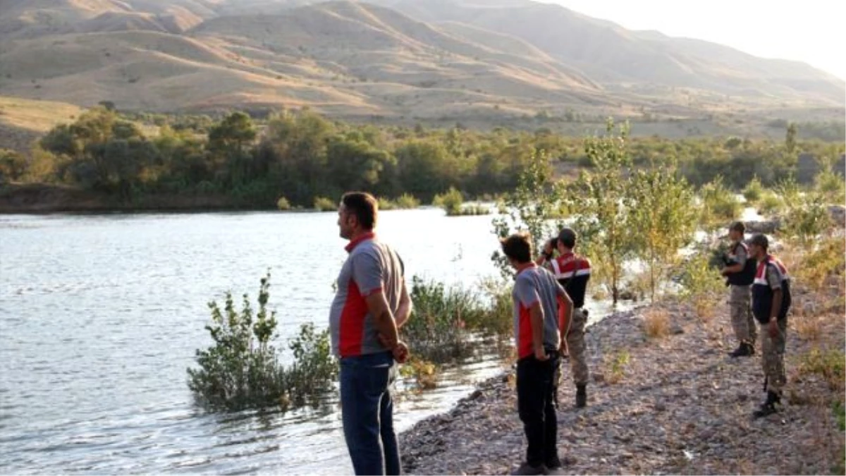 Çaya Düşen Torununu ve Kızlarını Kurtarmak İsterken Boğuldu